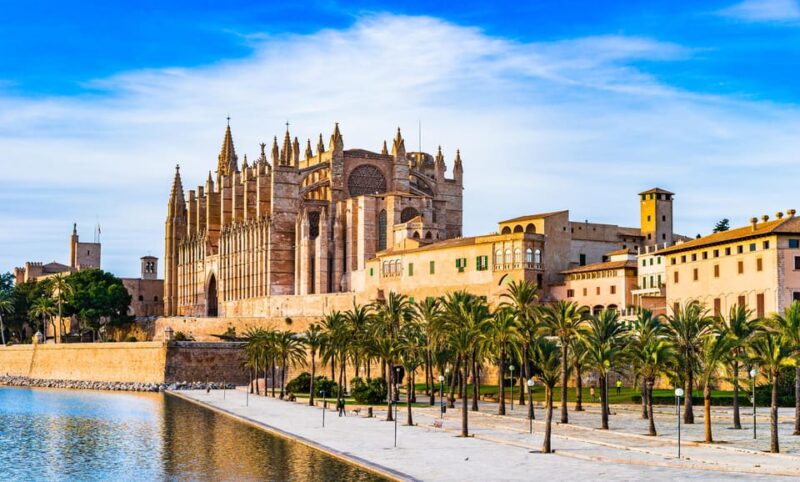 Palma De Mallorca: Walking Tour With Audio Guide on App - Tour Experience