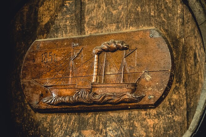 Palma Distillery Tour With 6 Spirits and Gourmet Tapas Tasting - Tour Capacity and Age Requirement