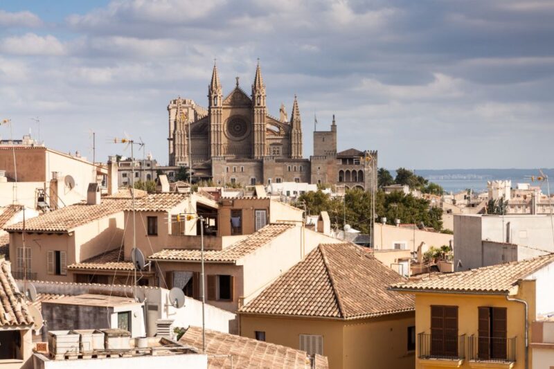 Palma: First Discovery Walk and Reading Walking Tour - Key Points