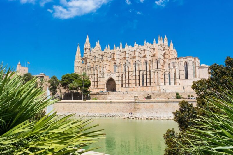 Palma Mallorca: Highlights Self-Guided Scavenger Hunt & Tour - Key Points