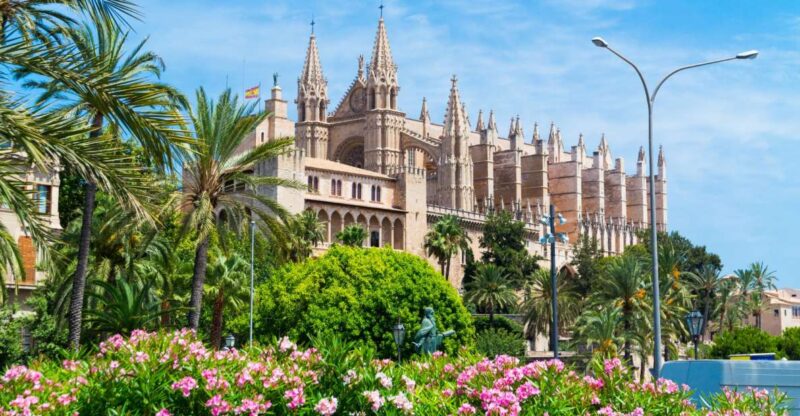 Palma Mallorca: Highlights Self-Guided Scavenger Hunt & Tour - Main Stops Included