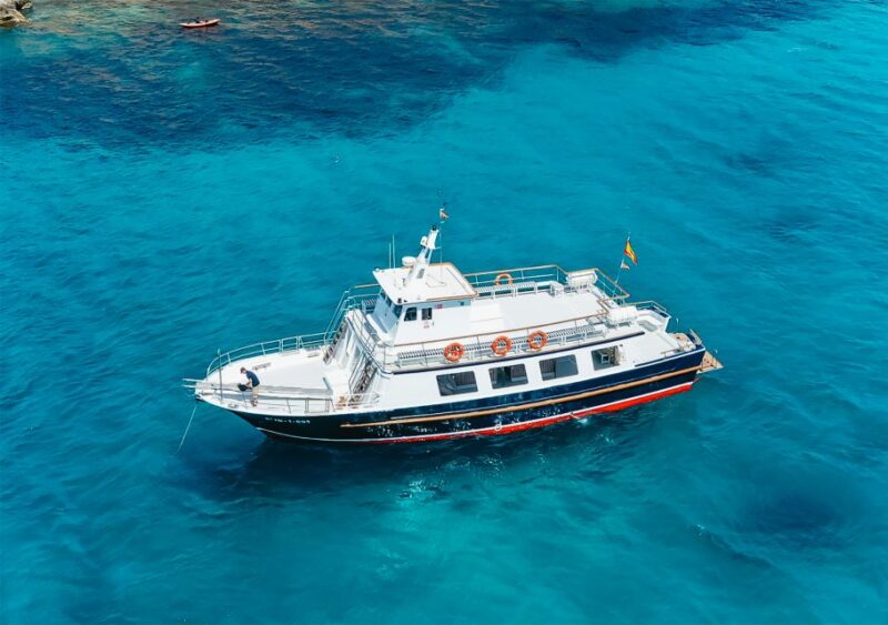 Palma: Palma Bay Boat Tour & Snorkeling With Drink Included - Inclusions and Amenities