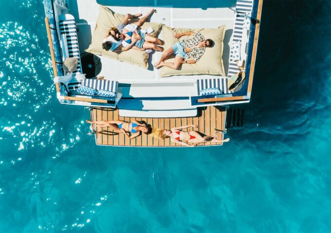 Palma: Palma Bay Boat Tour & Snorkeling With Drink Included - On-Board Offerings