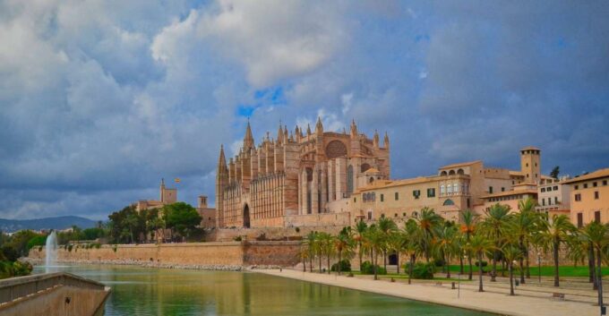 Palma - Private Historic Walking Tour - Royal Palace of La Almudaina