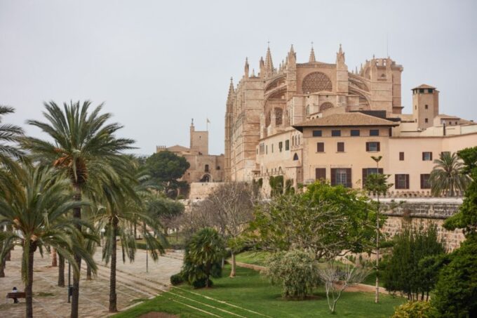 Palma: Walking Tour With Mediterranean Delicacies - Meeting Point and Directions