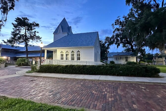 Palmetto: Ghost and Haunted History Tour - Engaging Guides and Knowledgeable Hosts