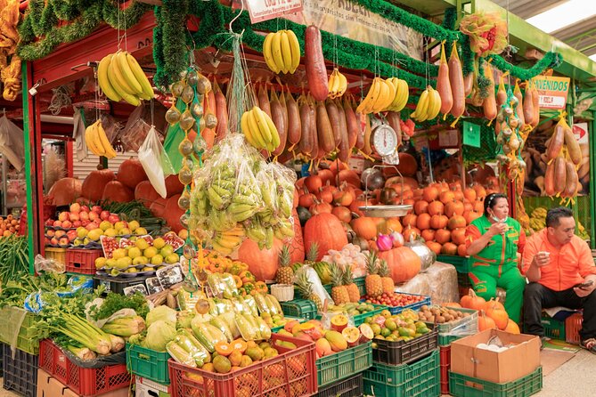 Paloquemao Market With Fruits and Traditional Food - Key Points