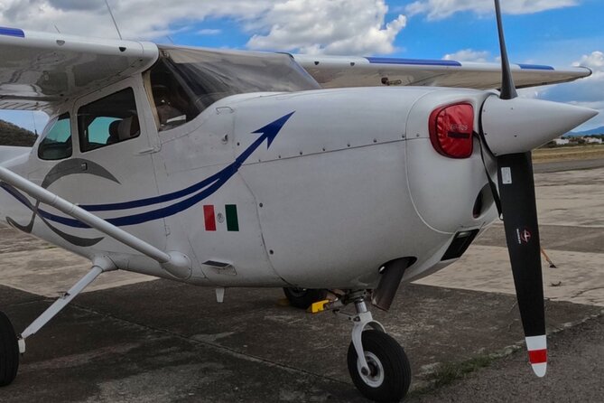 Panoramic Flight to Teotihuacanán in Small Plane 2 People - Operating Hours