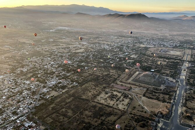 Panoramic Flight to Teotihuacanán in Small Plane 2 People - Inclusions and Accessibility
