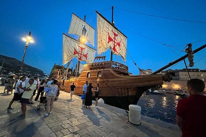 Panoramic Sunset Pirate Boat Tour With Live Music and Tour Guide - Key Points