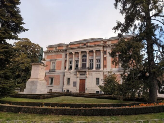 Panoramic Tour of Madrid With Private Guide and Private Car - Tour Inclusions and Cancellation Policy