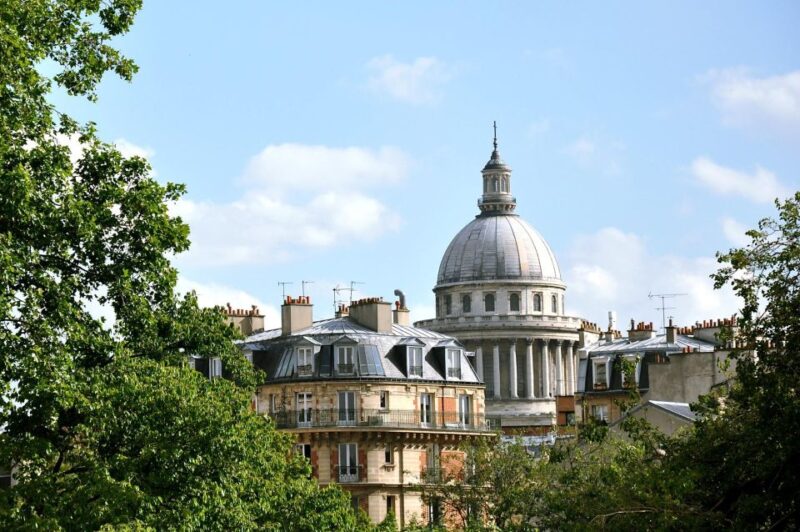 Panthéon of Paris: Private Guided Tour With Entrance Ticket - Impressive Nave and Monumental Sculptures