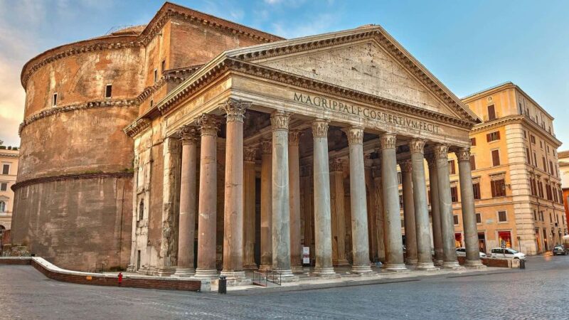 Pantheon Tour: Dome, Ancient Art and Raphaels Resting Place - Exploring the Pantheons Interior