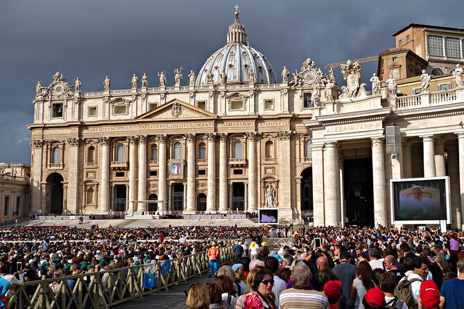 Papal Audience Tickets and Presentation With an Expert Guide - Experiencing the Papal Blessing