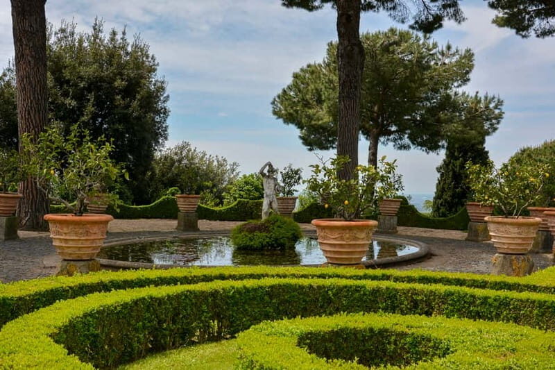 Papal Palace & Secret Garden Ticket & Audioguide - Exploring the Gardens