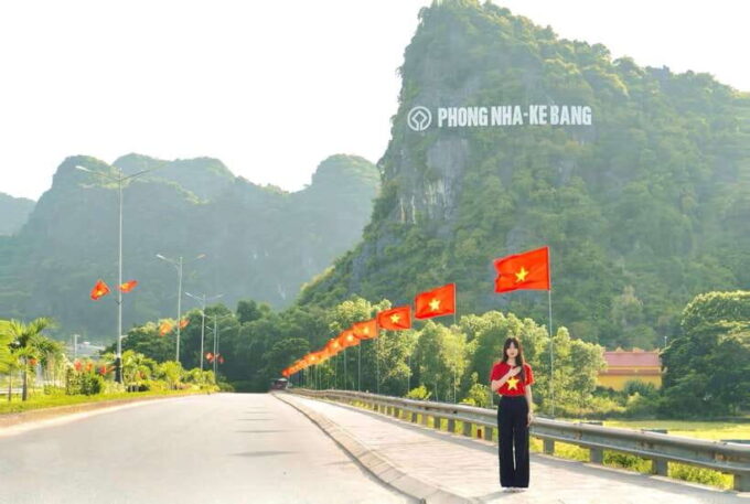 Paradise Cave and Phong Nha Cave Day Trip - Visiting Paradise Cave
