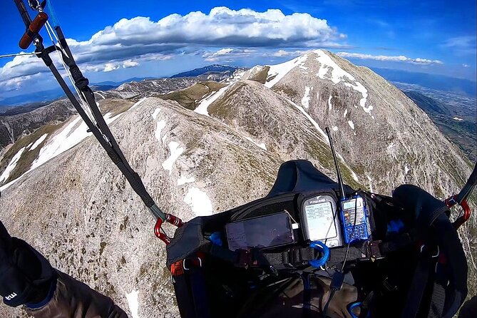 Paragliding Flight Over the Gardens of Ninfa - Reviews and Recommendations