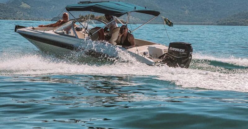 Paraty: An Exclusive Experience on a Private Speedboat Tour - Experienced, Professional Sailor