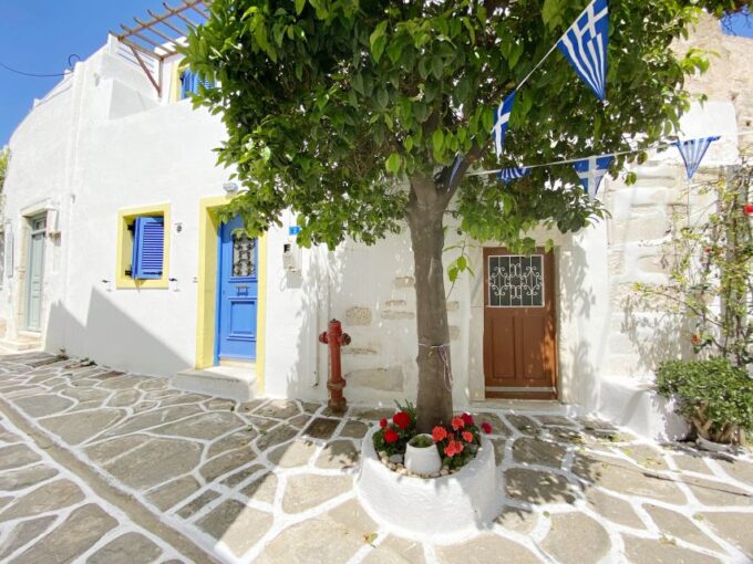Parikia: App-Based Old Town Guide - Exploring Parikias Old Town