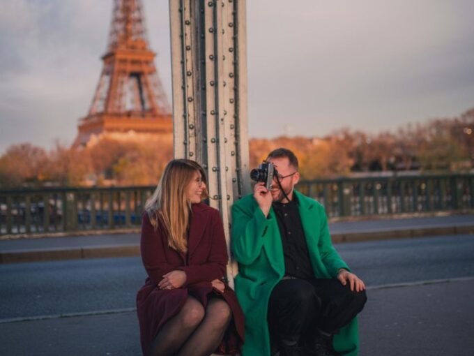 Paris: 1-Hour Parisian Photography Session With a Pro - Extra Photo Delivery Service