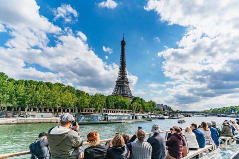 Paris: 1-Hour River Seine Cruise With Audio Commentary - Key Points