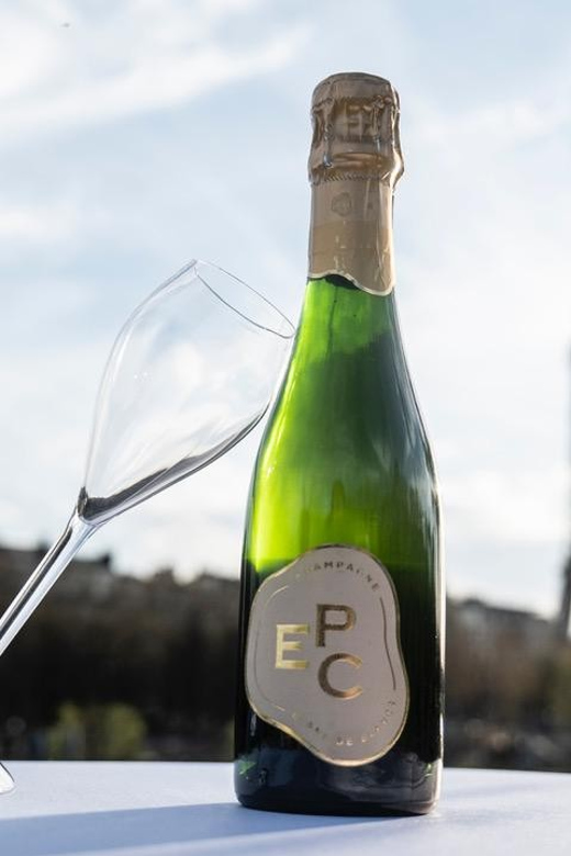 Paris: 1-Hour Seine River Cruise With Optional Champagne - Key Points