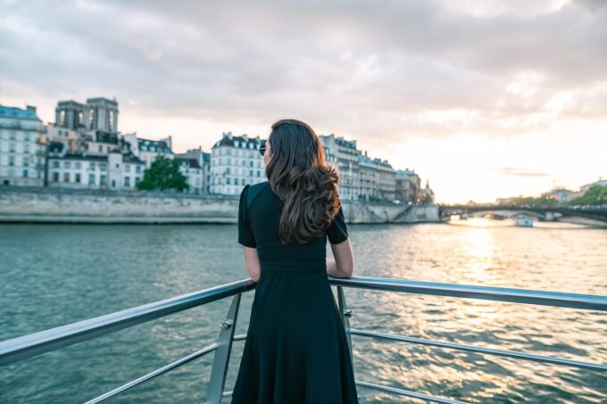 Paris: 1-Hour Seine River Cruise With Optional Champagne - Customer Feedback and Ratings