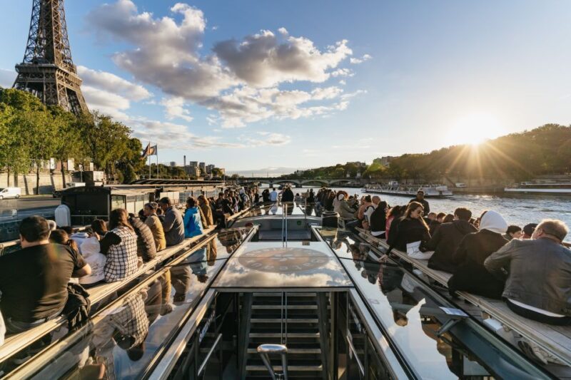 Paris: 1-Hour Sightseeing Cruise and 3-Course Bistro Dinner - Key Points