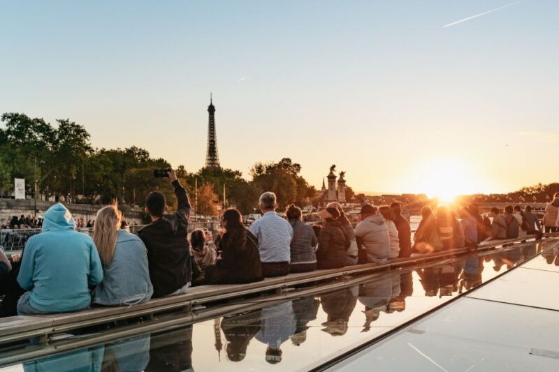 Paris: 1-Hour Sightseeing Cruise and 3-Course Bistro Dinner - Itinerary and Duration