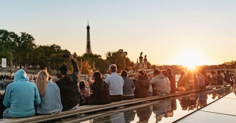 Paris: 1-Hour Sightseeing Cruise With Bistro Dinner - Meeting Point