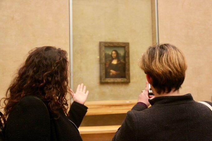 Paris: 2-Hour Guided Tour Through the Louvre - Group Size and Audio Headsets