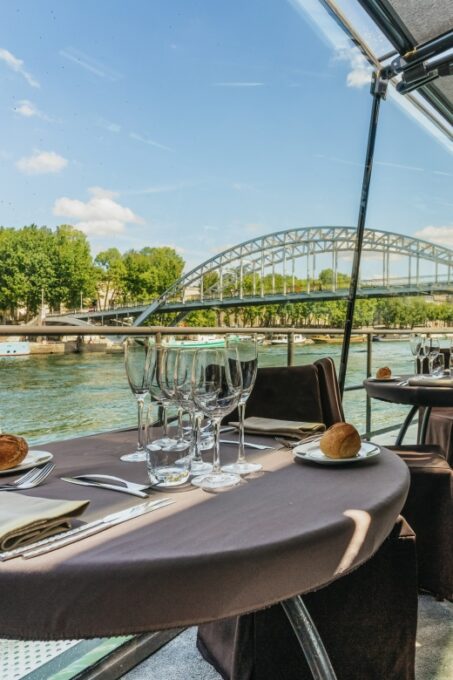 Paris: 2-Hour River Seine Lunch Cruise - Dress Code