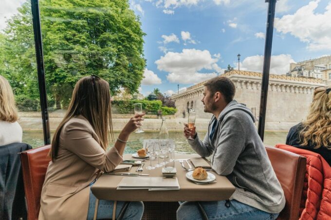 Paris: 2-Hour River Seine Lunch Cruise - Digital Pass Requirement