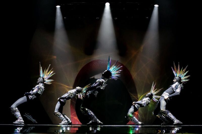 Paris: 3-Course Dinner & Show at Paradis Latin Cabaret - Age and Dress Restrictions