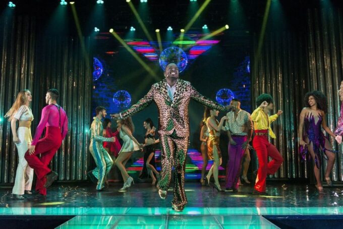 Paris: 3-Course Dinner & Show at Paradis Latin Cabaret - Modern and Poetic Cabaret