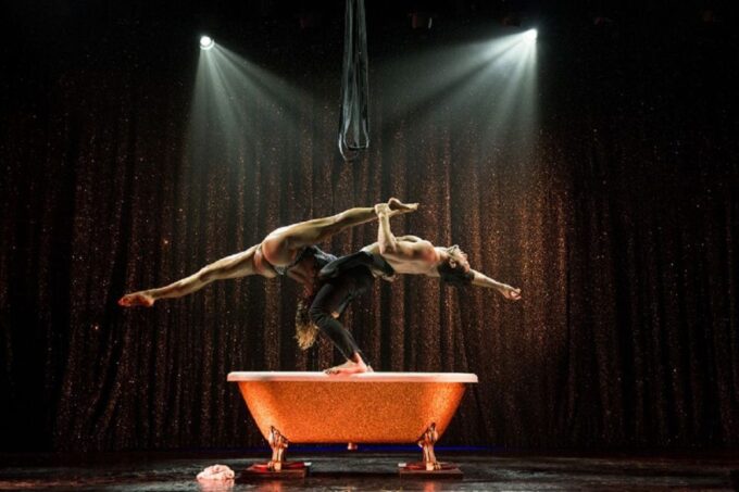 Paris: 3-Course Dinner & Show at Paradis Latin Cabaret - Oldest Cabaret in Paris