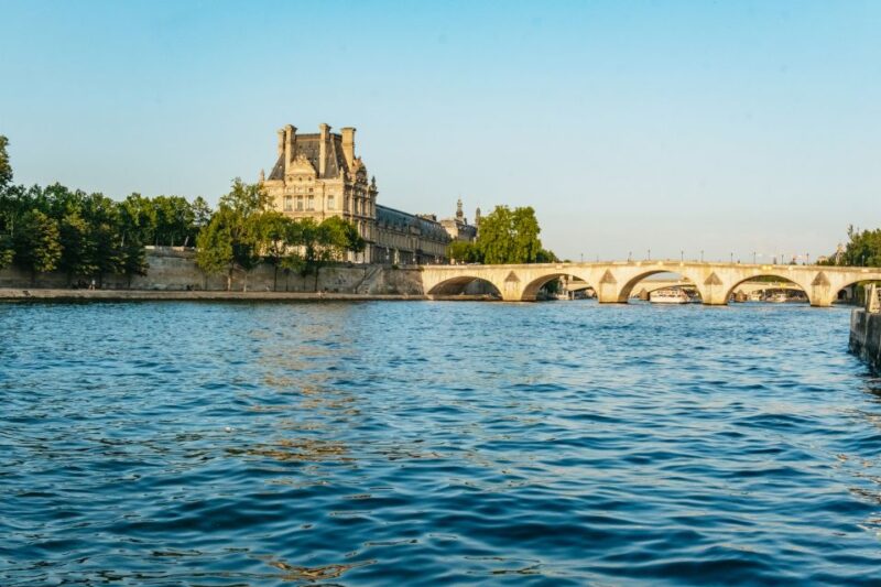 Paris : 3-Course Gourmet Dinner Cruise on Seine River - Key Points