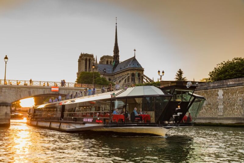 Paris: 4-Course Dinner Cruise on Seine River With Live Music - Key Points