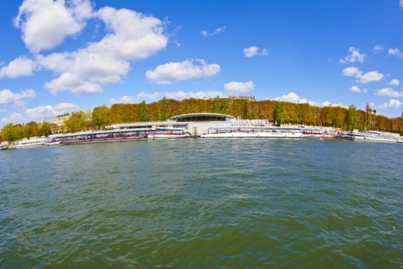 Paris: 4-Course Dinner Cruise on Seine River With Live Music - Highlights of the Experience