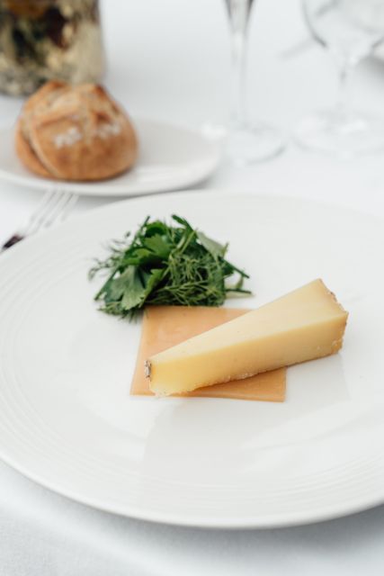 Paris: 4-Course Dinner Cruise on Seine River With Live Music - Meeting Point and Arrival