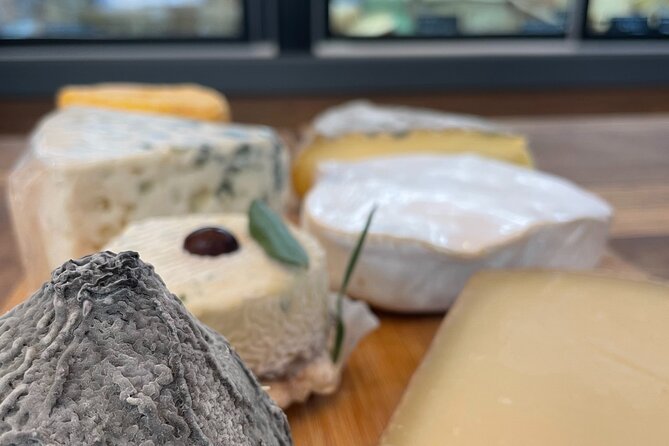 Paris: A Cozy Wine & Cheese Tasting in Montmartre - Accessibility and Flexibility for Travelers