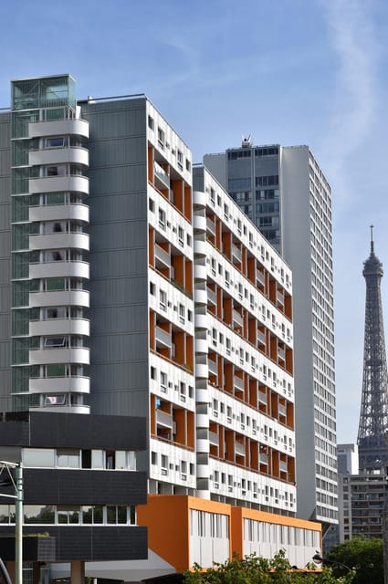 Paris: Beaugrenelle Modern Architecture Walking Tour - Crossing the Pont De Bir-Hakeim