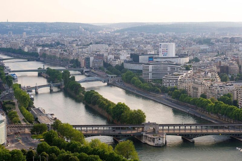 Paris: Beaugrenelle Modern Architecture Walking Tour - Discovering the Île Aux Cygnes and Statue of Liberty
