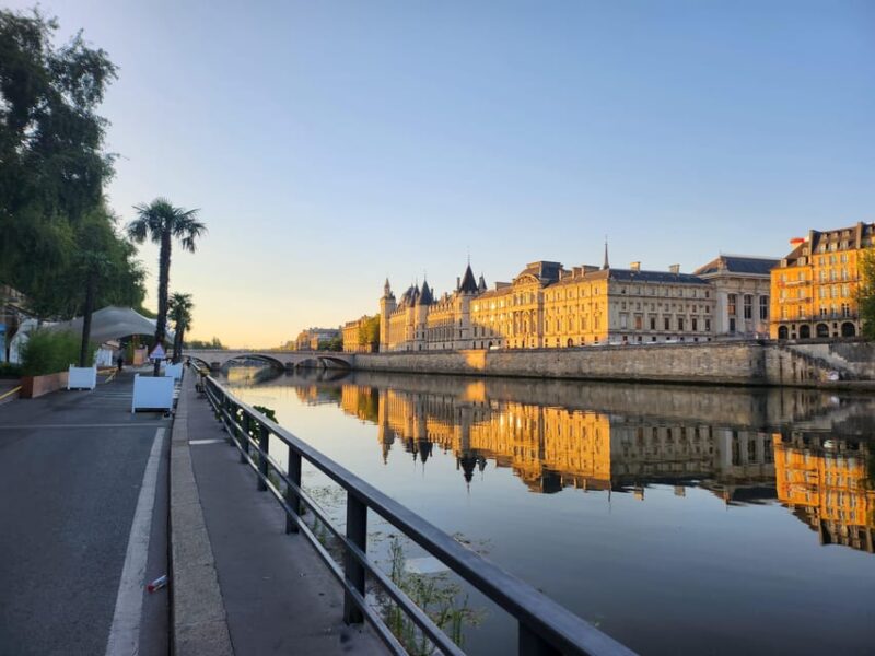Paris Before the Crowds: Sunrise Bike Tour With Breakfast - Key Points