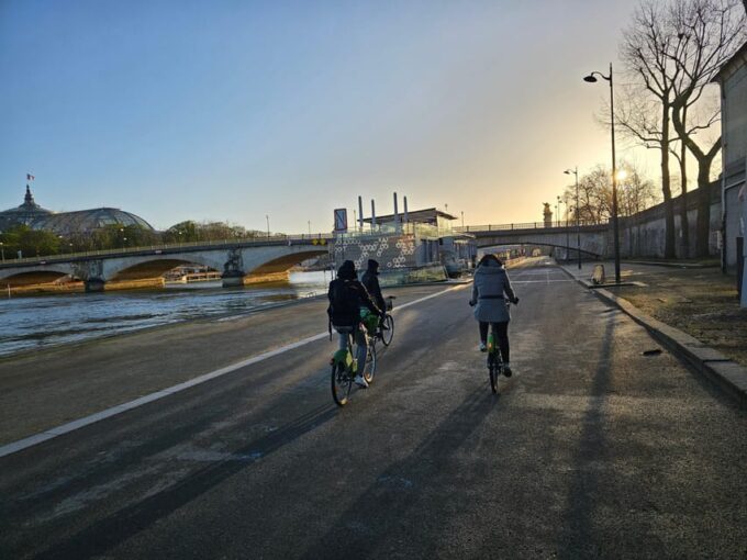 Paris Before the Crowds: Sunrise Bike Tour With Breakfast - Early Morning Exploration