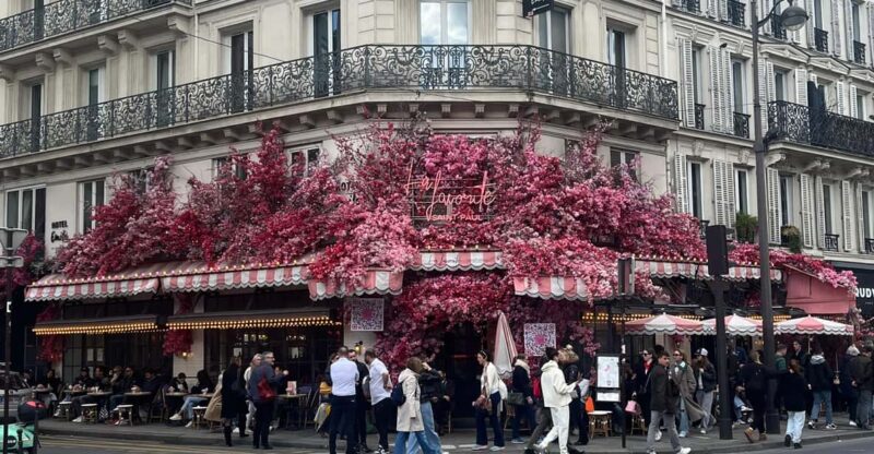 Paris: Behind the Scenes Self-Guided Walking Tour - Key Points