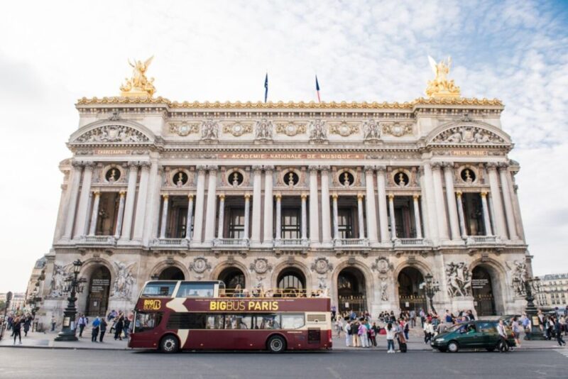 Paris: Big Bus Hop-On Hop-Off Tour and Arc De Triomphe - Audio Commentary and Flexibility