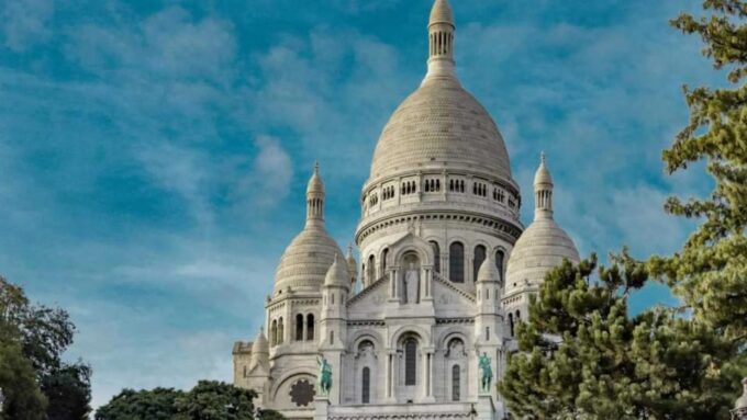 Paris: Bohemian Tour of the Montmartre District - Exploring Hidden Gems and Local Cafés