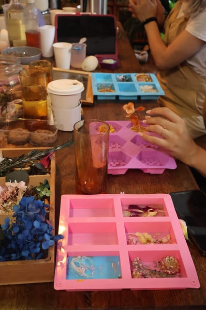 Paris: Botanical Handmade Soap Workshop (Melt and Pour Soap) - Frequently Asked Questions