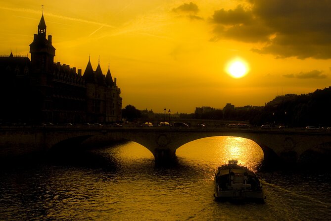 Paris by Night Walking Tour: Ghosts, Mysteries and Legends - Brutality of the Paris Commune